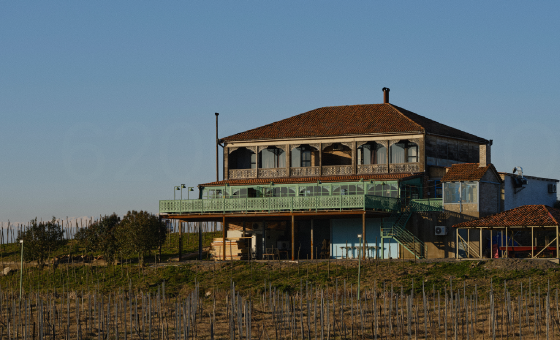A large building with a balcony
Description automatically generated