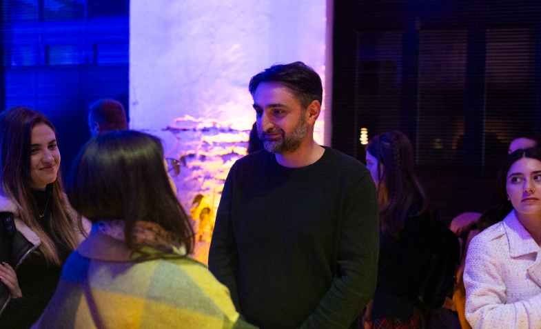 A person standing in front of a person
Description automatically generated